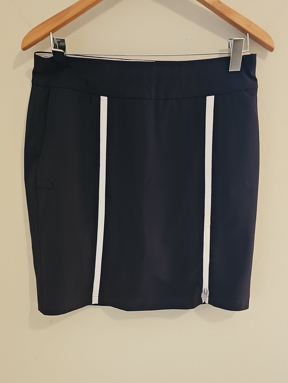 Chico's Zenergy Golf Skort Womens SZ 00 Black White Stripe‎ Active Skirt Stretch